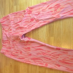 Women's Alive Magnetics Flame Pattern Capri Athletic Leggings Medium